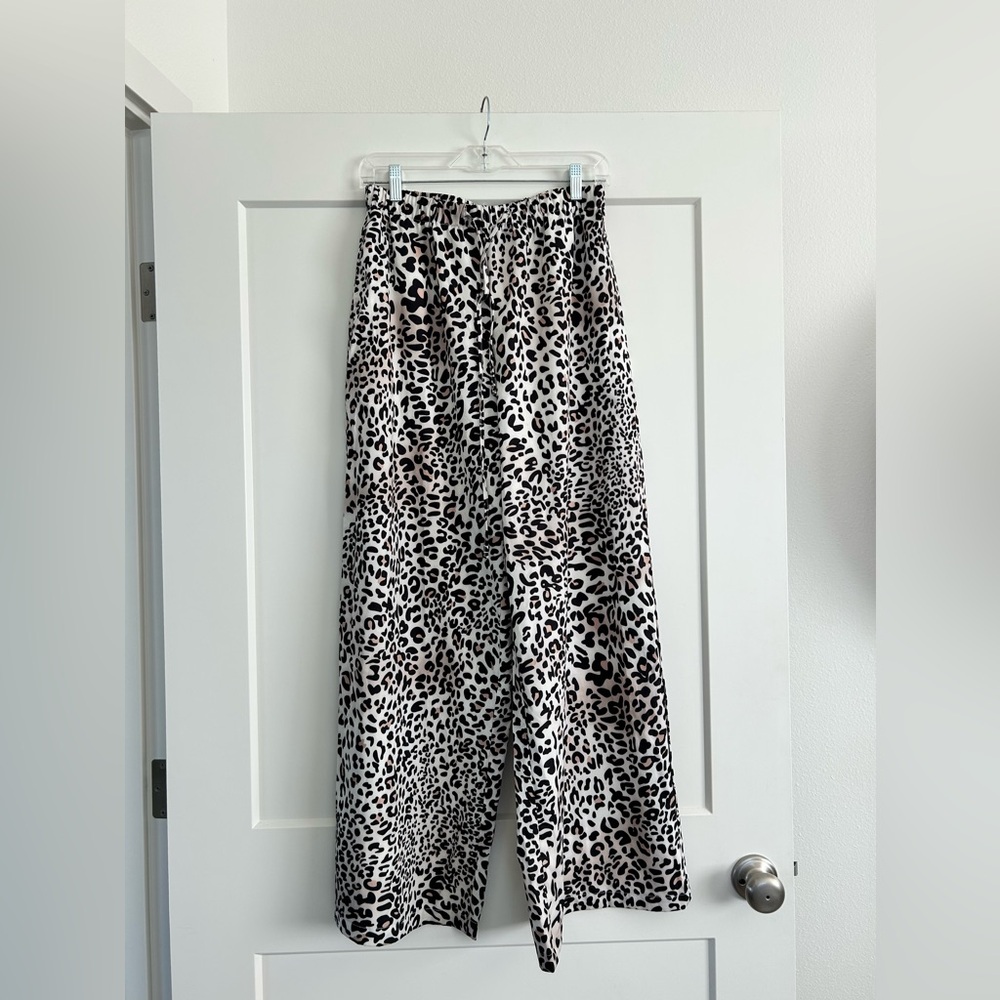 Cheetah print wide-leg drawstring pant in size M